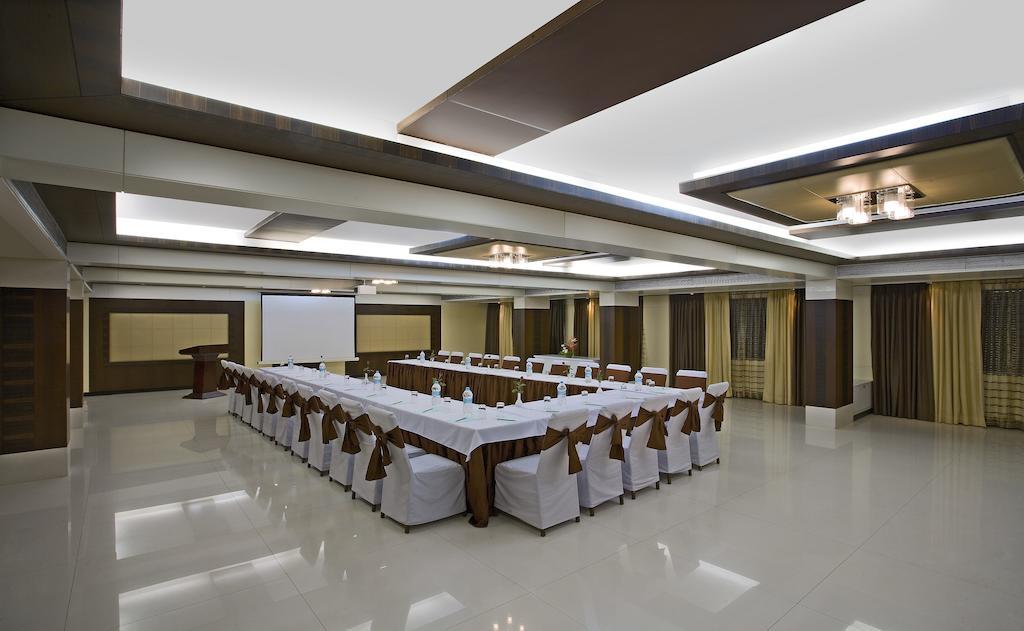 Kapila Business Hotel Πούνε Εξωτερικό φωτογραφία